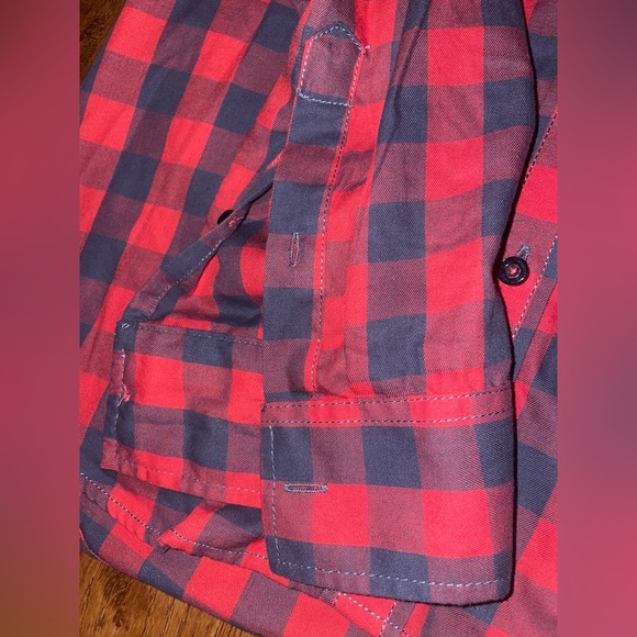 American rag long sleeve button down plaid red & navy blue/black w black buttons - Picture 4 of 7